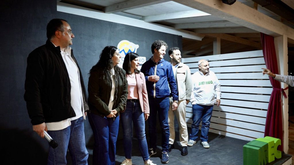 Cerimonia di consegna dei titoli della II edizione del Master MEEC sul palco della Graduation 2026