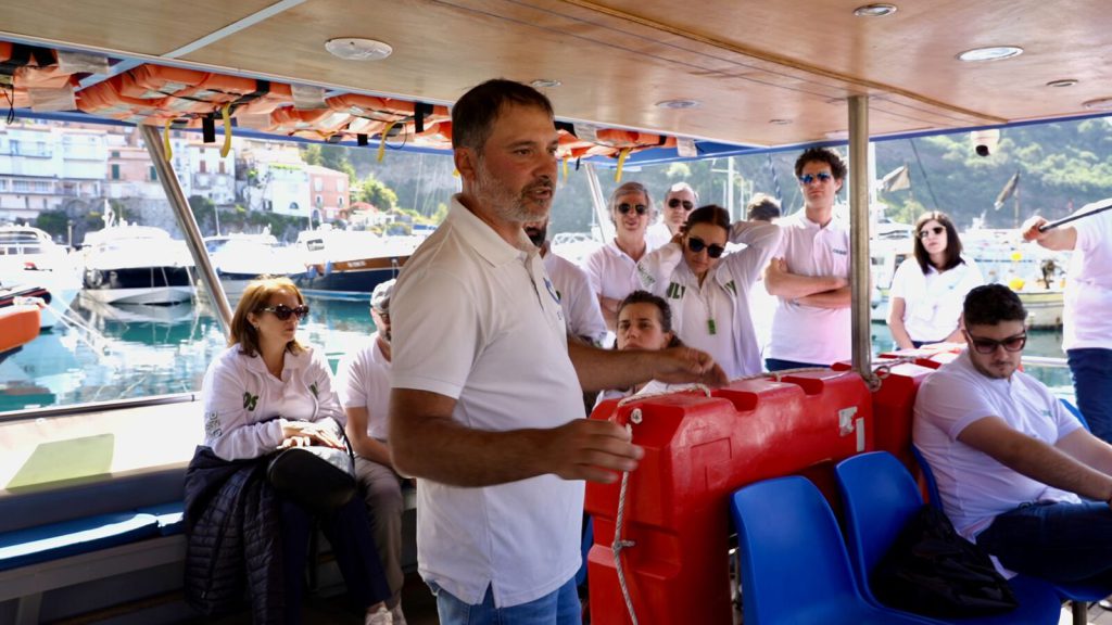 Corsisti e docenti del Master MEEC a bordo della motonave ibrida a energia solare Elettra