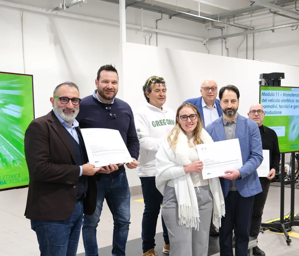 Consegna degli attestati ai corsisti del Master MEEC al termine di un modulo