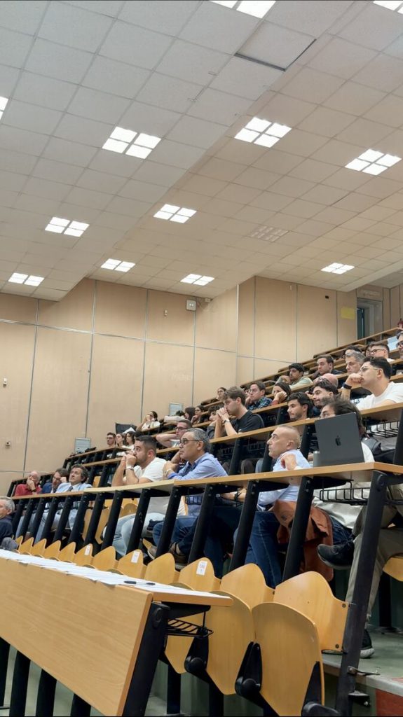 Studenti e partecipanti seguono il seminario sulle Big Tech nell'aula 32B1 dell'Università della Calabria